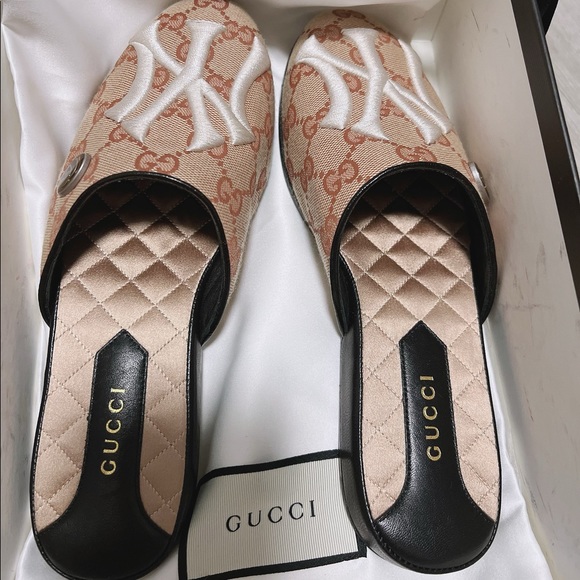 Authentic Gucci Beige GG Canvas NY Yankees Mules. - Picture 2 of 8